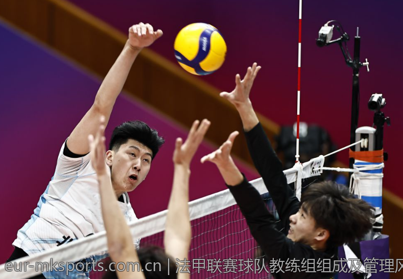 法甲联赛球队教练组组成及管理风格